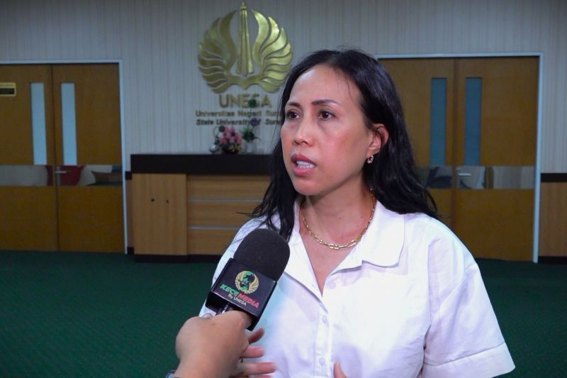 Vivin Cahyani Sungkono, Exco PSSI memberikan keterangannya terkait kolaborasi berkelanjutan antara PSSI dan Unesa dalam pengembangan sepak bola wanita Indonesia.