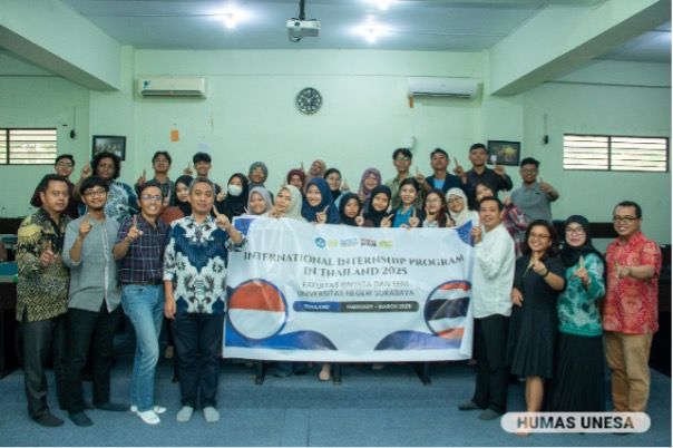 Pimpinan dan dosen FBS resmi melepas puluhan mahasiswanya yang menjalani program magang internasional di Thailand. 