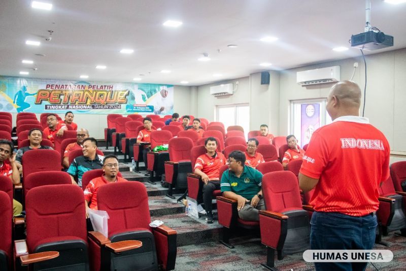 Penataran yang berlangsung tiga hari ini sebagai upaya FOPI dan UNESA dalam meningkatkan prestasi cabor petanque Indonesia di tingkat internasional.