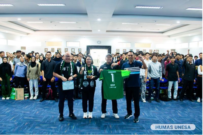 Kegiatan ini disambut antusiasme mahasiswa selingkung FIKK yang memadati auditorium acara.