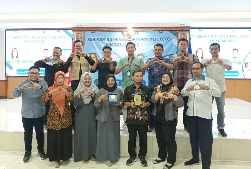 Koorprodi, dosen, dan narasumber dalam seminar nasional dan ekspos PLK Prodi S-1 Pend IPS UNESA.