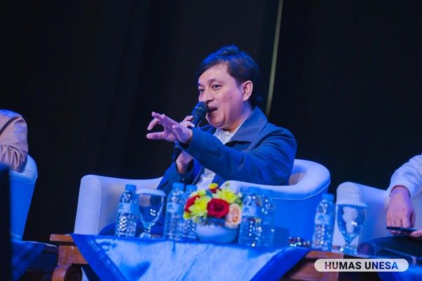 Yovie Widianto, Staf Khusus Presiden RI bidang Ekonomi Kreatif membahas potensi pengembangan ekonomi kreatif di kampus, termasuk sharing tentang industri musik dengan dosen, dan mahasiswa Unesa.