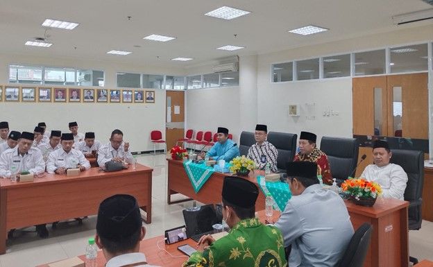 Komisi Pendidikan MUI Jatim dan LPPM UNESA bahas kerja sama.